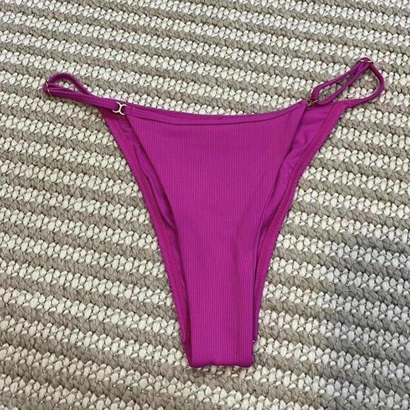 L*SPACE Lindsay Bikini Top & Remi Bikini Bottom - Picture 4 of 7